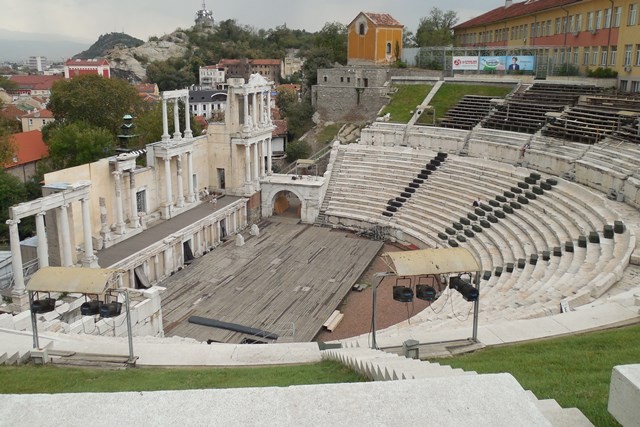 w Płowdiwie znajduje się antyczny amfiteatr z IIw - wciąż wystawiane są w nim spektakle