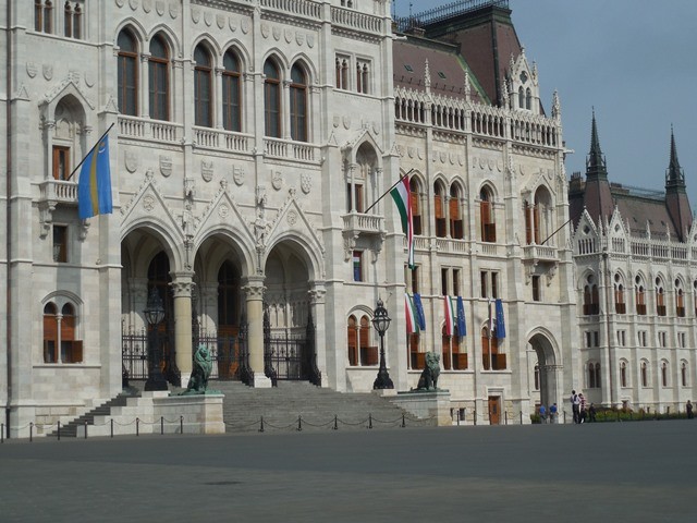 PESZT - Parlament