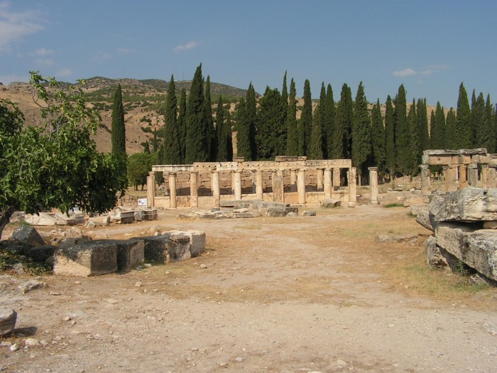 Hierapolis-  pozostałość miasta z II w.